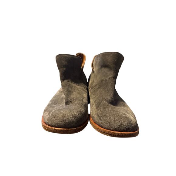YORK by J. Shoes Shoes - YORK by J. Shoes Gray Suede Chelsea Ankle Boots Women’s – Low Heel – Pre-Owned